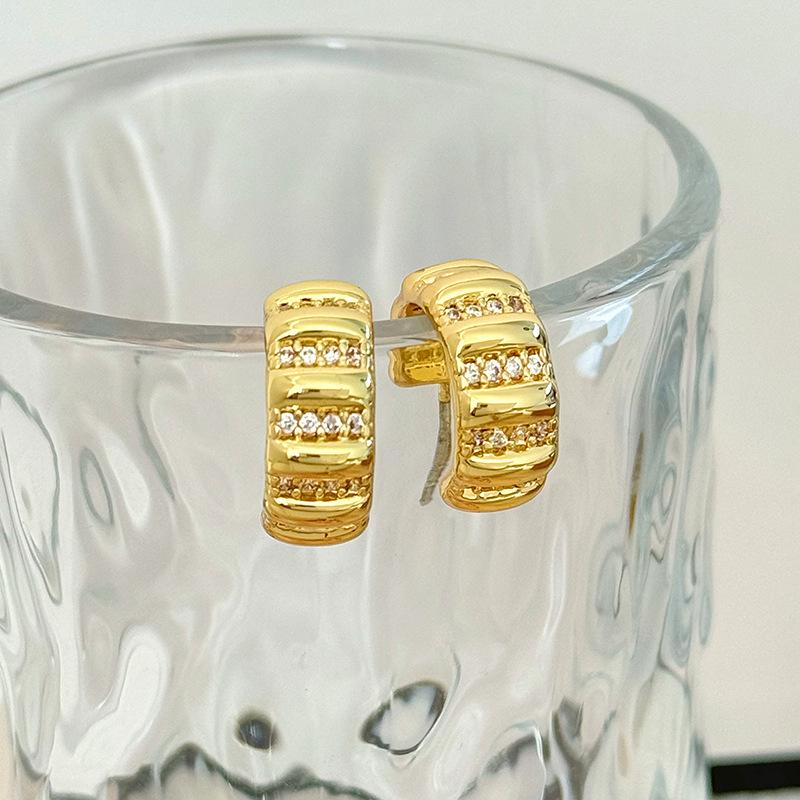 925 Silver Zircon C-Shaped Women's Fashion Earrings: Retro Light Luxury Design