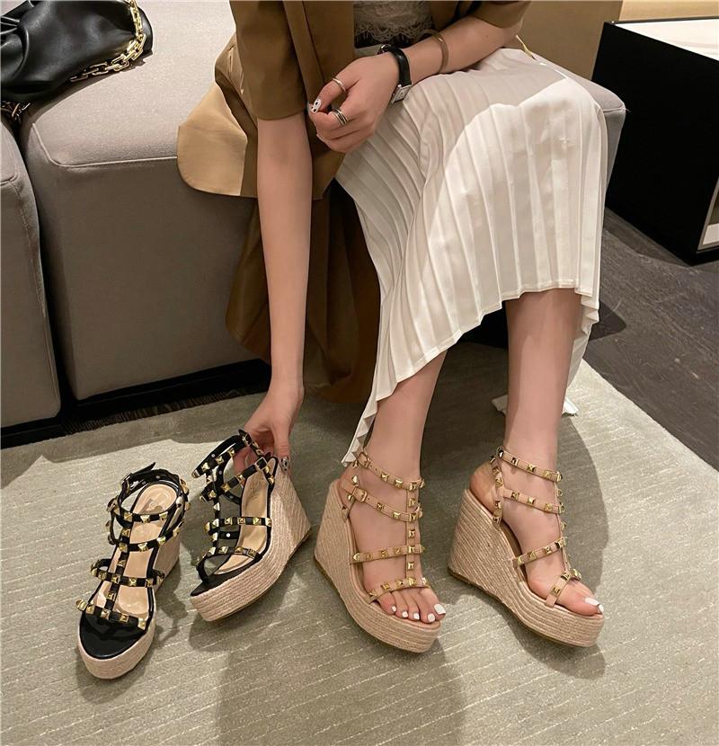 Fashion 2025 Spring Sweet Wedges Hemp Rope Thick Bottom Waterproof Platform Fashion High Heels Roman After Empty Rivet Sandals Woman