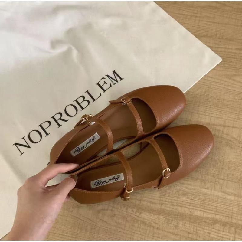 Mary Jane shoes autumn new retro fairy wind hollow flat bottom one word buckle with casual single shoes