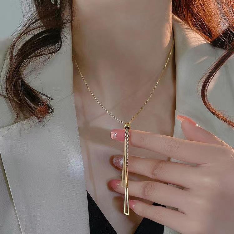 Autumn and Winter Sweater Chain, No Need To Pick Tide When Sleeping, Light Luxury Necklace, Niche High-end Long Style with Bottoming Shirt 