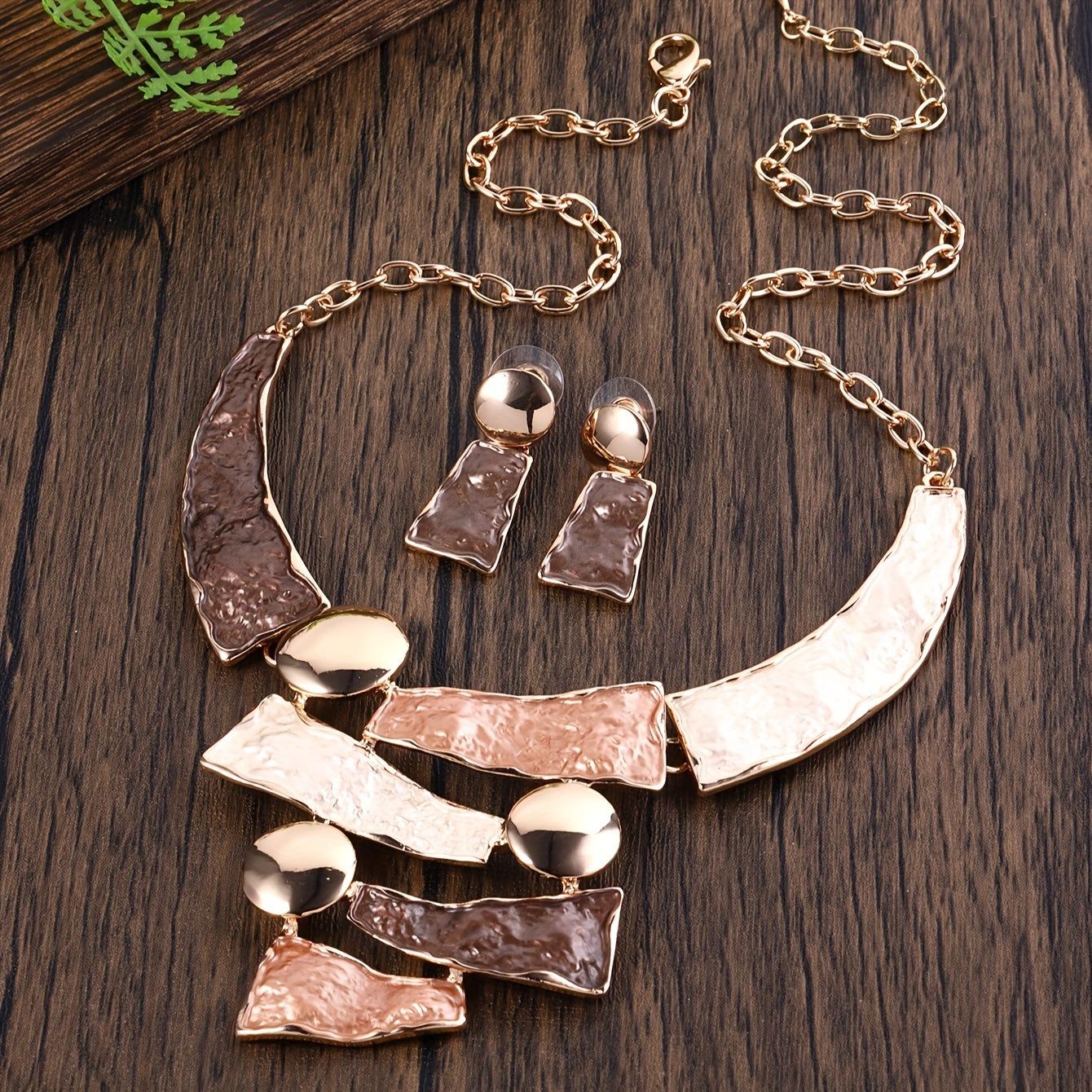 

Модные украшения для женщин розовый