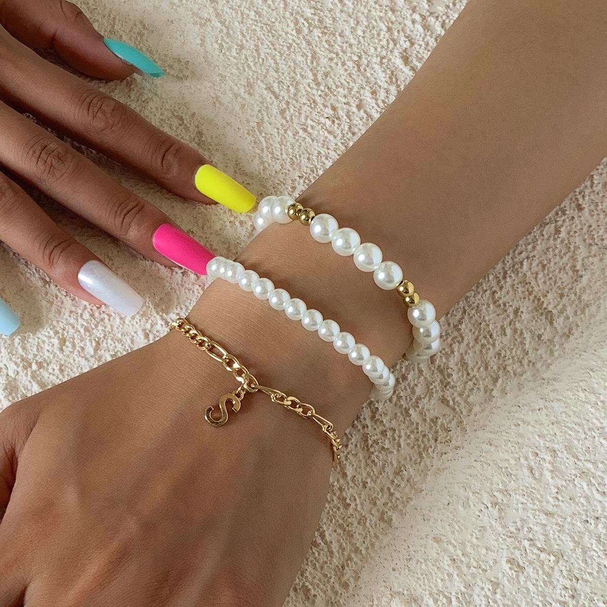 

ins простой бант бисерный браслет набор, универсальный многослойный жемчужный браслет для ношения в несколько рядов See details