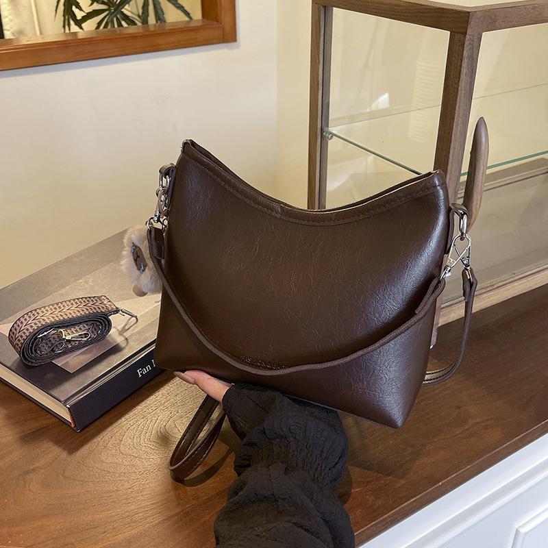 Retro handbag simple underarm bag women's new simple versatile commuter bag large-capacity shoulder bag