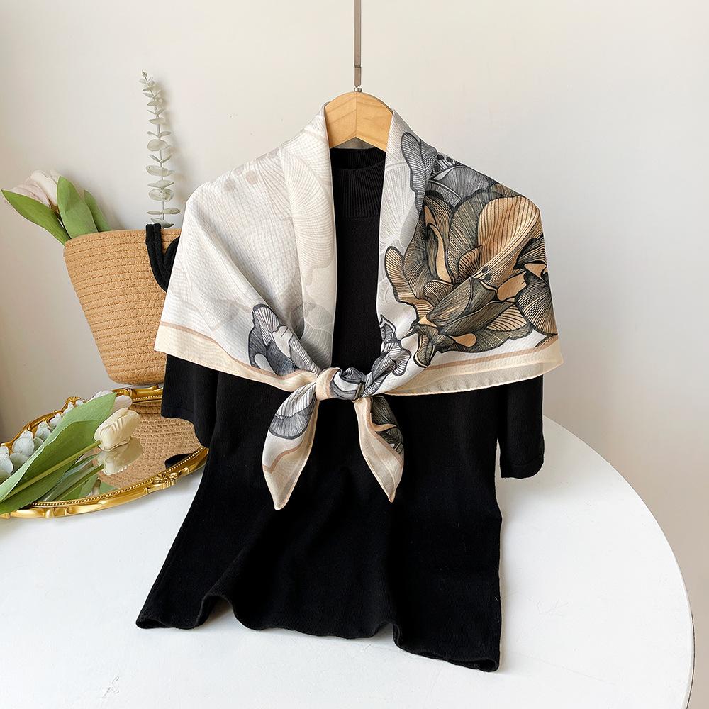 Frühlings- und Sommerseidenschals Neuer Retro-Modischer Imitationsseiden-Quadratischer Schal Vielseitiger Bedruckter Schal Dekorativer Leichter Luxus-Design-Schal