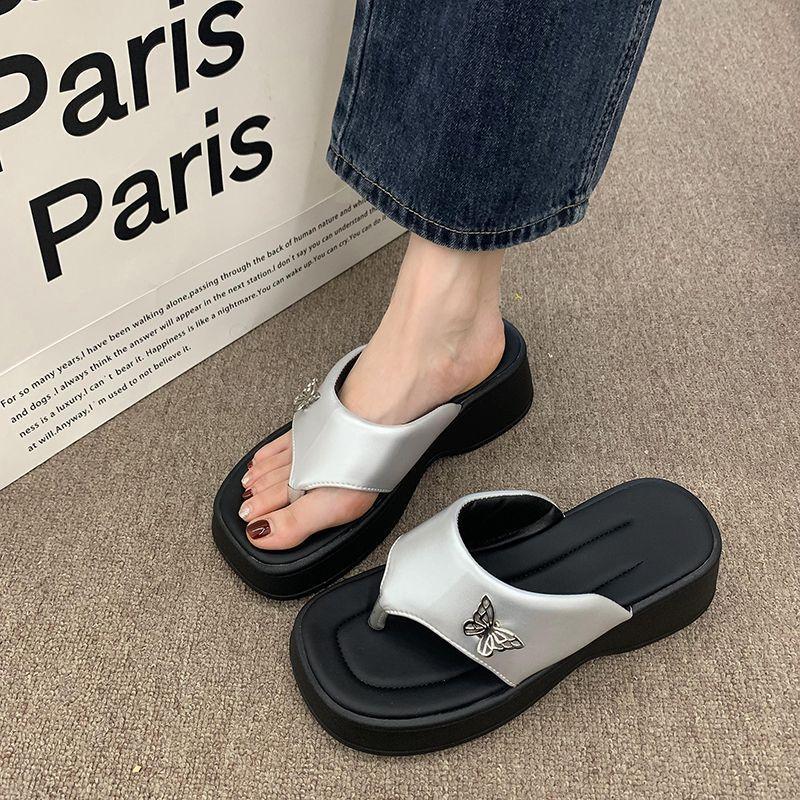 High sense fashion slope heel high heel cool slippers outer wear thick bottom heightening foot flip-flops women 2025 summer and autumn new