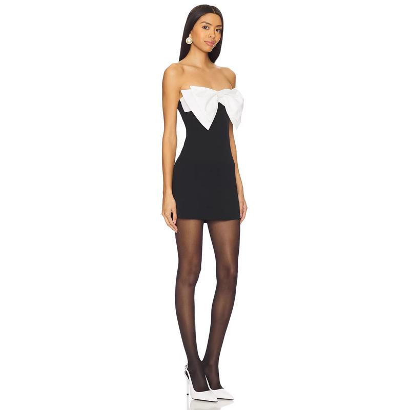 New Arrival Black & White One-Shoulder Evening Gown with 3D Floral Embellishment