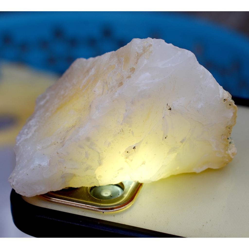 Natural White Quartz Loose Gemstone 407.30 ct Uncut Rough for Lapidary and Gem Collections