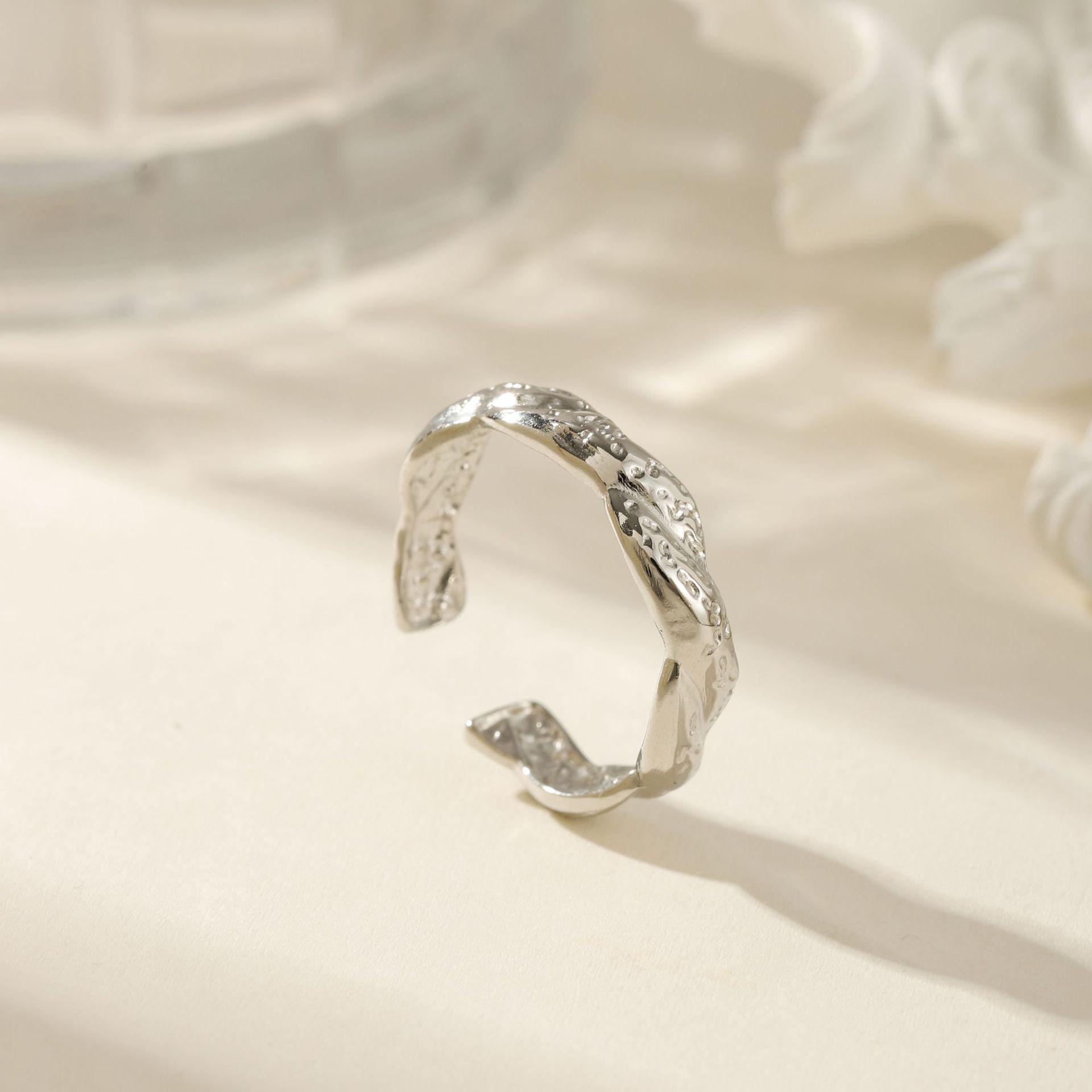 Открытое кольцо с покрытием из 18-каратного золота и разноцветными кристаллами циркония