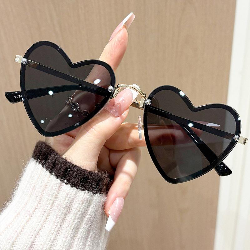 Fashion wear heart-shaped sunglasses Internet celebrity peach heart decorative sunglasses women's new metal personality trendy glasses