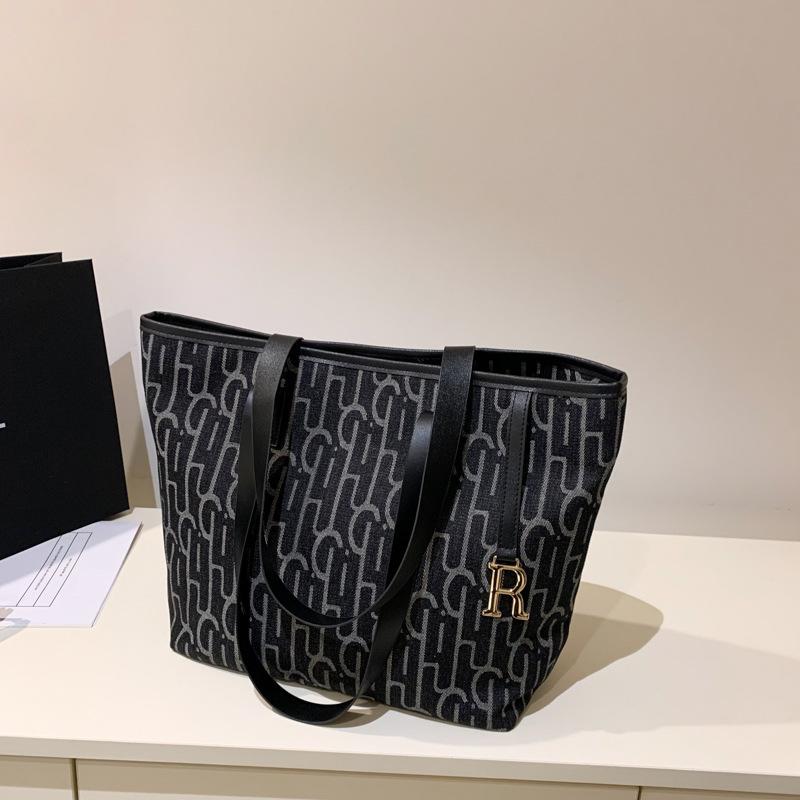 New large-capacity women's go-out versatile fashion commuter bag women's bag