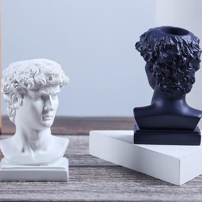 Sculpture Toothpick Holder Charming Desk Decorations Resin Ornament Pencil Holder Suitable for Restaurants and Homes