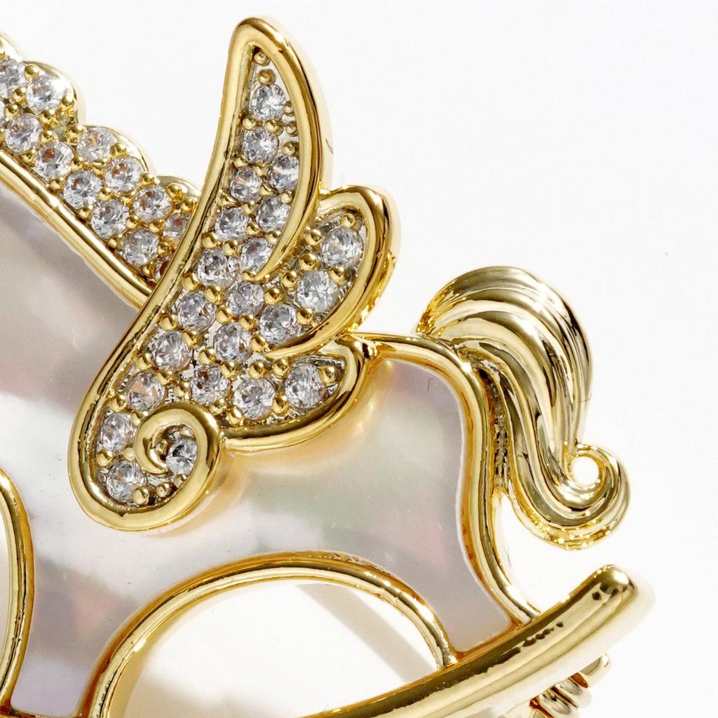 Bo Xin Yun Gold Seashell & Zirconia Cartoon Horse Brooch with Rhinestone Accents - Elegant Birthday Gift & Fashion Accessory