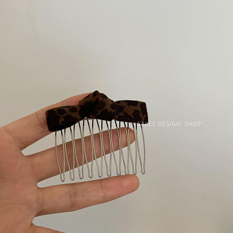 Luxury Minimalist Leopard Print Hair Clip: Japanese & Korean-Inspired for Stray Hairs & Messy Buns