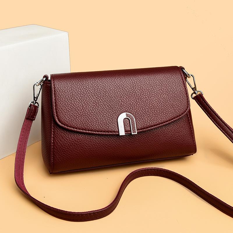 

Fashion and popular women s bags, small square bags, new shoulder bags, simple, fashionable and casual large-capacity multi-layer oblique span bags. фуксия