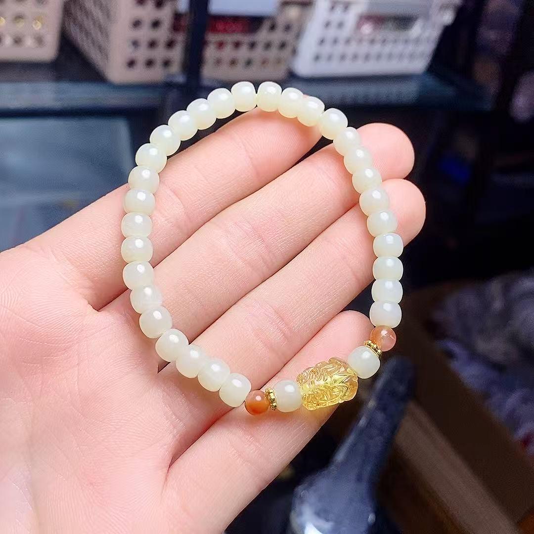 Hetian Jade Pixiu Bead Bracelet: Elegant, Versatile, High-End Fashion for Men and Women.
