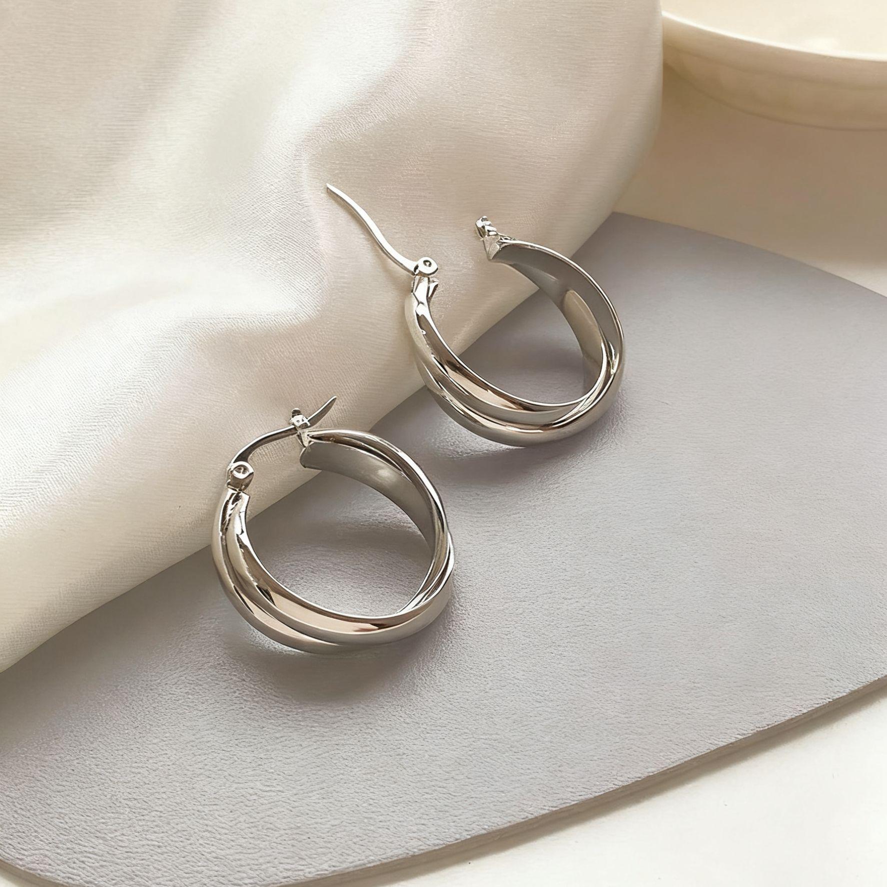 

Korean retro simple double-ring geometric stud earrings for women s high-end sense versatile unique ear buckles light luxury niche earrings