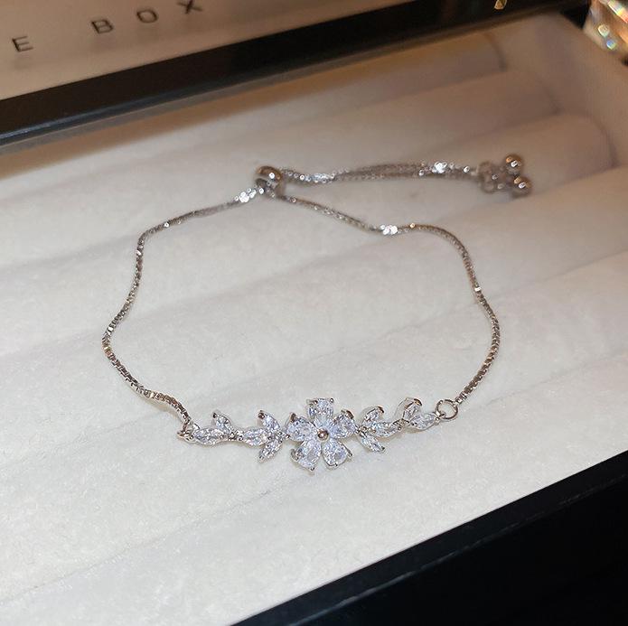 Gold-Plated Zircon Mother-of-Pearl Floral Bracelet: Elegant Luxury Design Jewelry