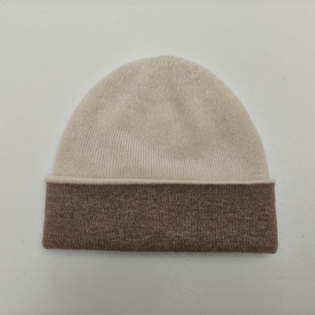 Autumn and winter color matching knitted hats, men's and women's cold hats, face-showing small wool hats, seamless integrated double-layer two-color c