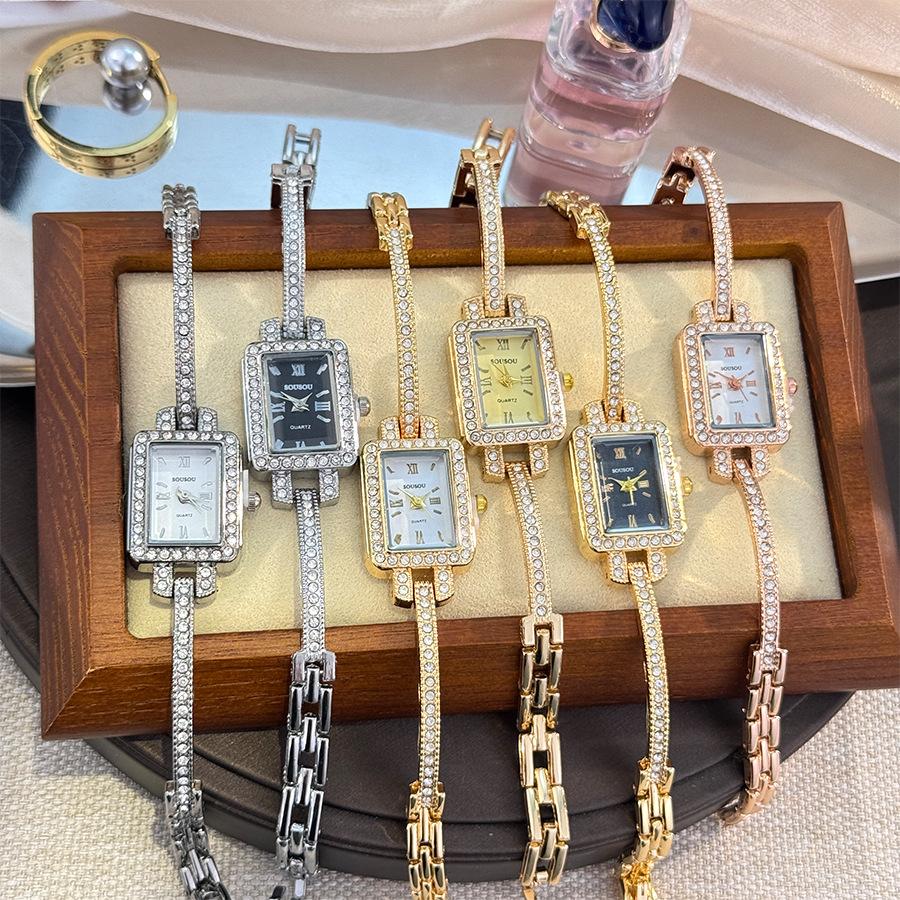 Utsökt Damklocka Enkel Fyrkantig Helt Diamant Digital Kvarts Klocka Guld Rostfritt Stål Armband Dam Klänningsklocka Gåvor