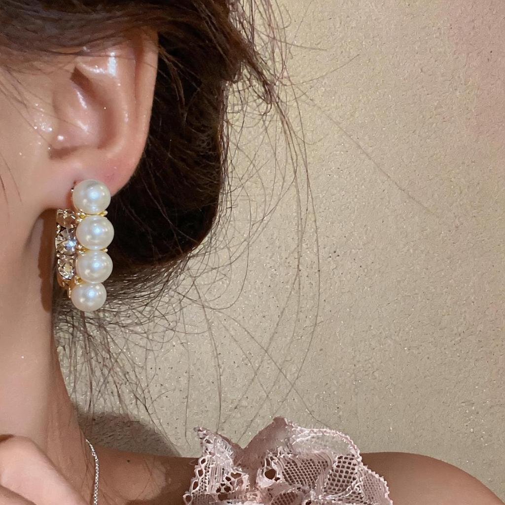 High-End Metallic Faux Pearl Geometric Earrings: Fashionable Retro European & American Style