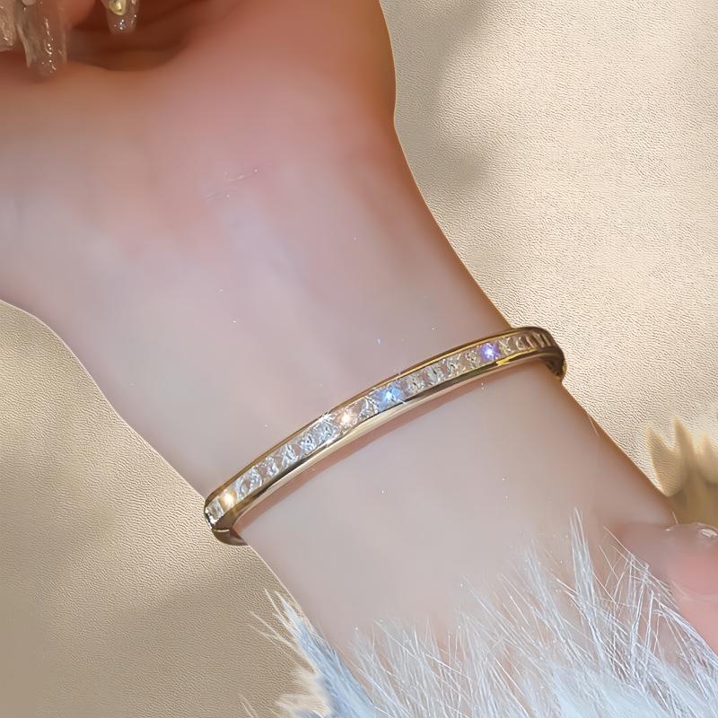 

Super Flash Gypsy Star Bracelet Women s Plated 18K Fashion Jewelry Micro-inlaid Square Zircon Bracelet Temperament Versatile Cross-border Jewelry 2026 18CM