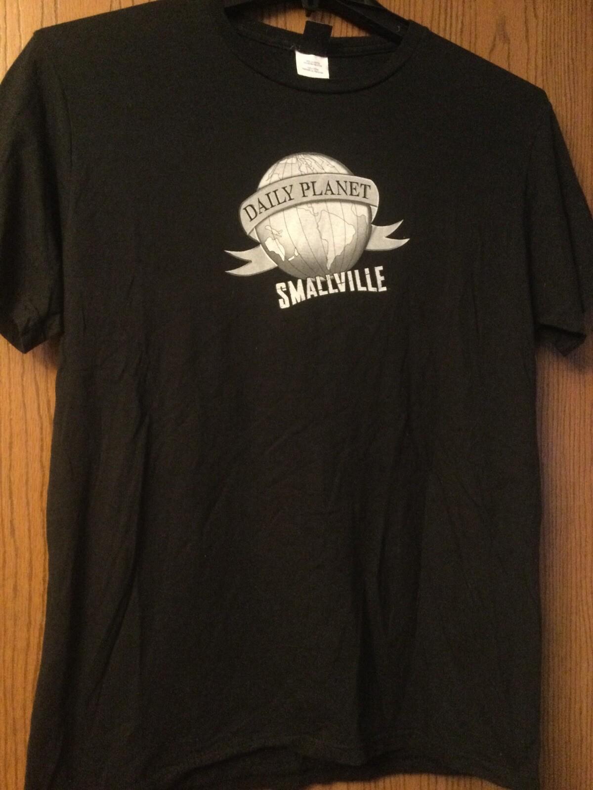Daily Planet - Smallville (Superman) - Black Shirt - L S
