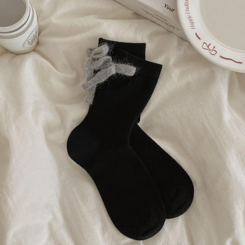 

Boneless, Warm, Soft and Fluffy Rabbit Fleece Solid Color Socks for Autumn and Winter. Sweet and Contrasting Color Mid-calf with A Bow At The Back 1 pair чорний