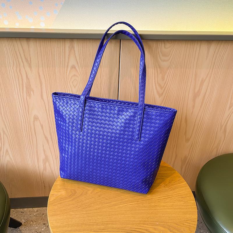 Bag women's 2025 Korean version of the commuter college's new tote bag women's bag summer large-capacity one-shoulder tote woven bag