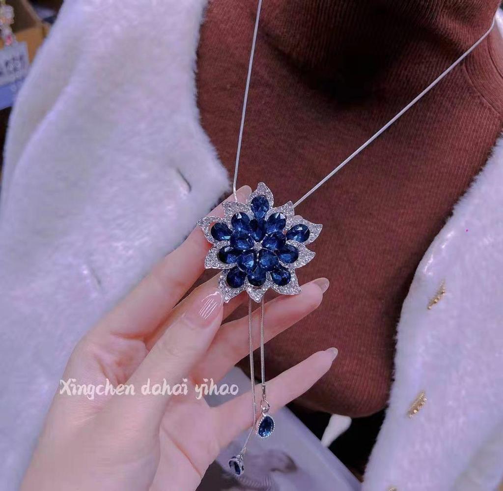Luxury Non-Fading Korean Fashion Sweater Necklace: Autumn/Winter Women's Niche Design Pendant