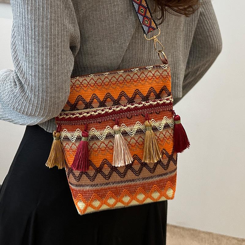Large Capacity Ethnic Style Bag New Fashionable Tassel One-shoulder Bucket Bag Retro Commuter Fashion Crossbody Bag