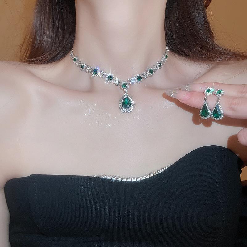 Luxusní sada náušnic a náhrdelníku s perlou a diamantem ve tvaru kapky vody - Elegantní dámská móda vysoké třídy