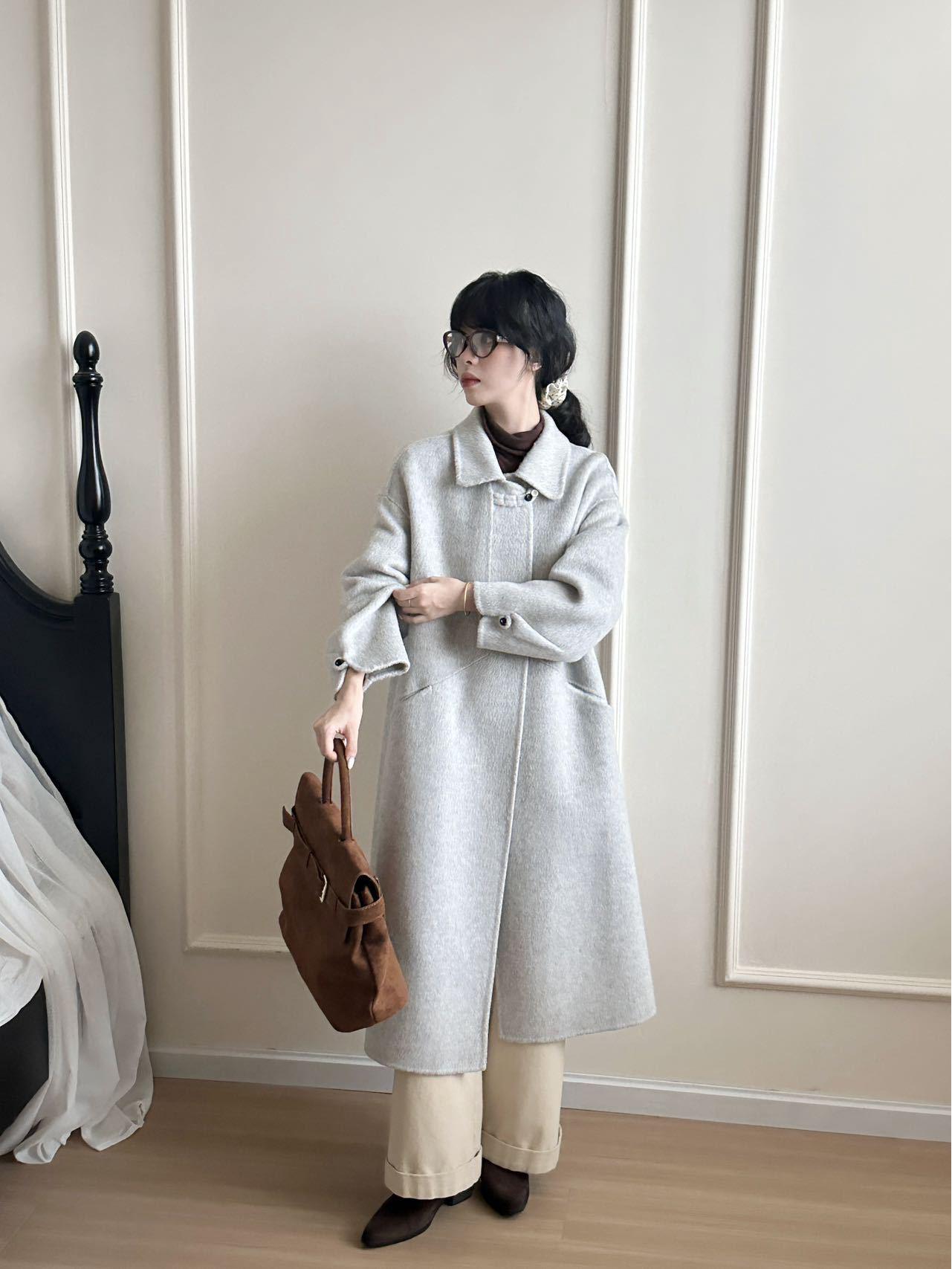 

Korean Style Peter Pan Collar Over-the-Knee Wool Coat - Autumn/Winter Loose Fit for Women Medium