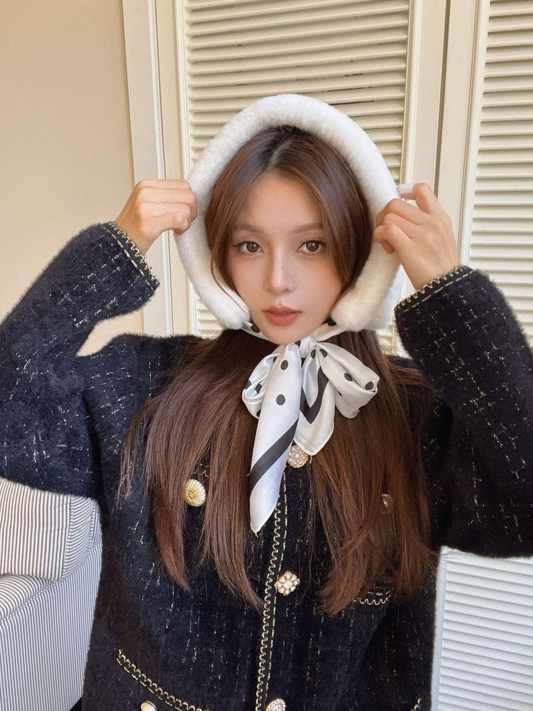 Exquisite Women's Korean Style Plush Scarf - Versatile Neck Warmer for Autumn and Winter
