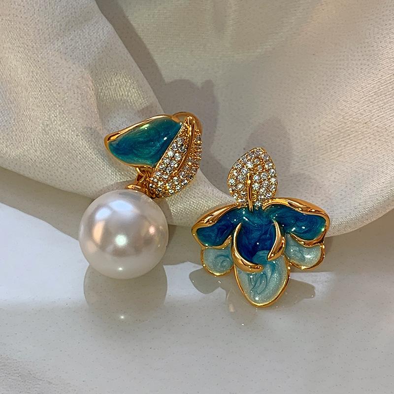 

Asymmetrical enamel diamond leaf pearl stud earrings women s k real gold electroplating light luxury high-end atmosphere ear jewelry