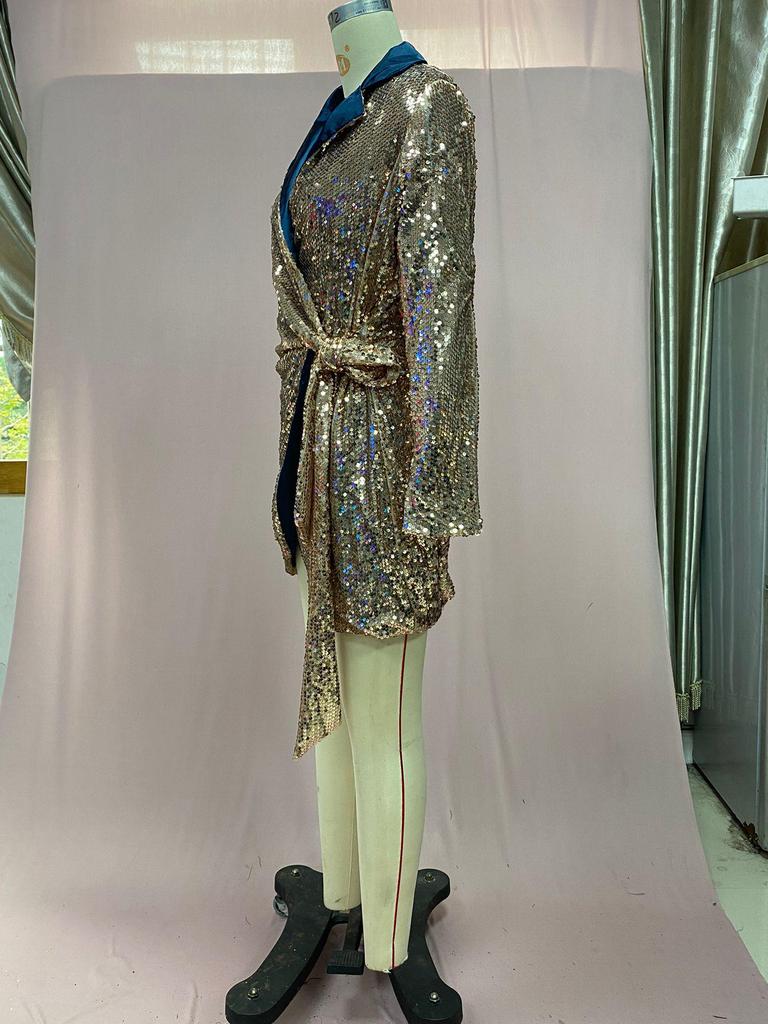 Rochie de damă 2025 cu paiete, cu talie legată și guler șal