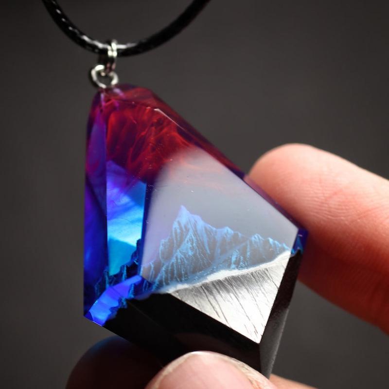 Aurora Glow-in-the-Dark Resin Pendant Necklace - Handmade Luminescent Jewelry for Couples and Birthdays.
