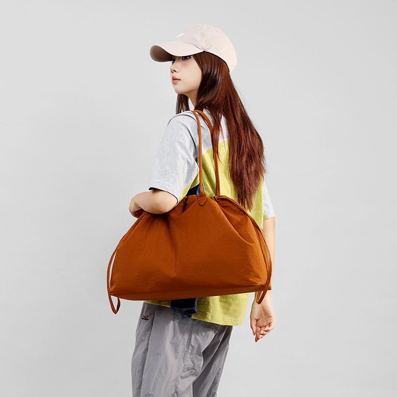 Large Capacity Drawstring Shoulder Bag Sport Lightweight Tote Bag Commuter Travel Storage Bag