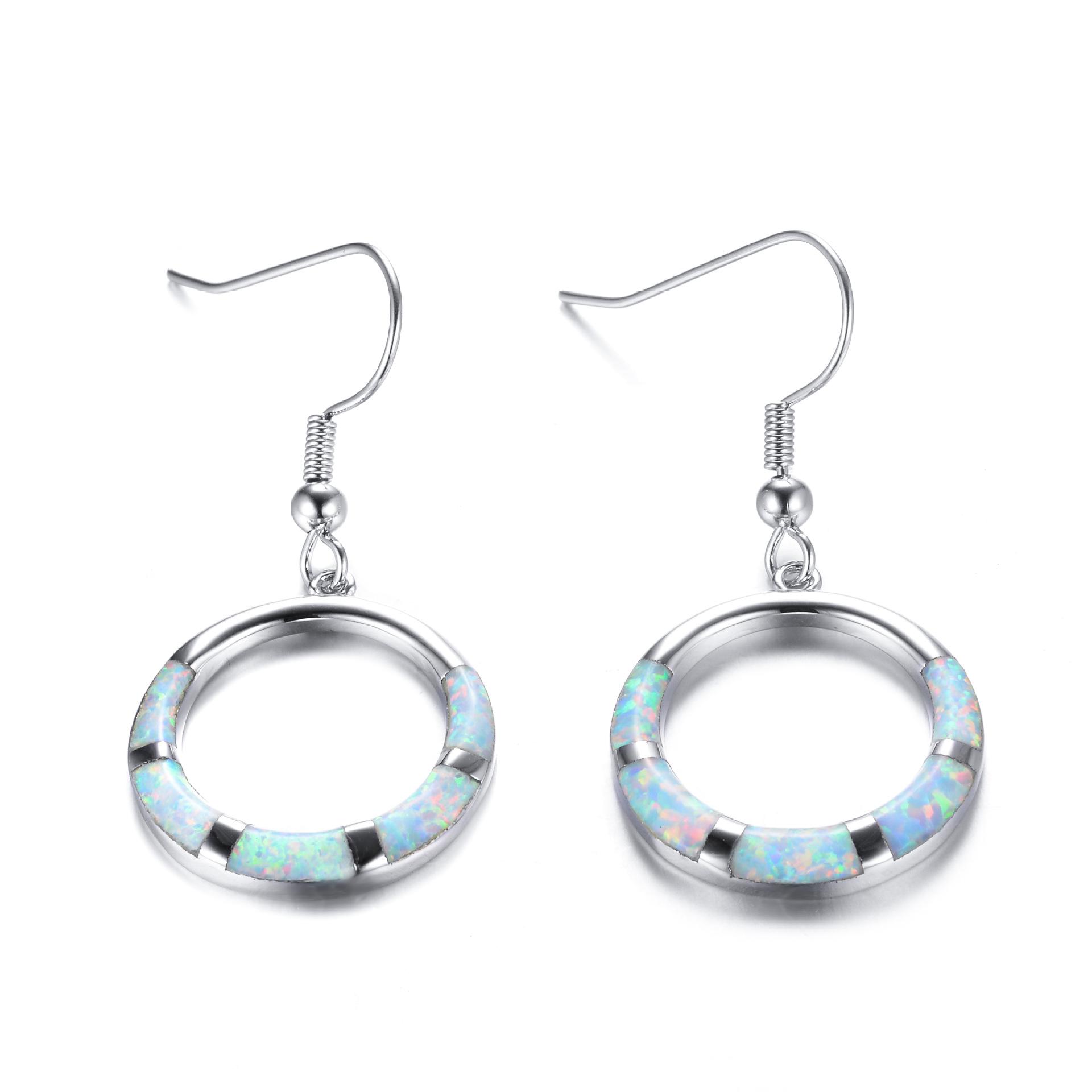 Пять прямоугольных белых гладких круглых серег