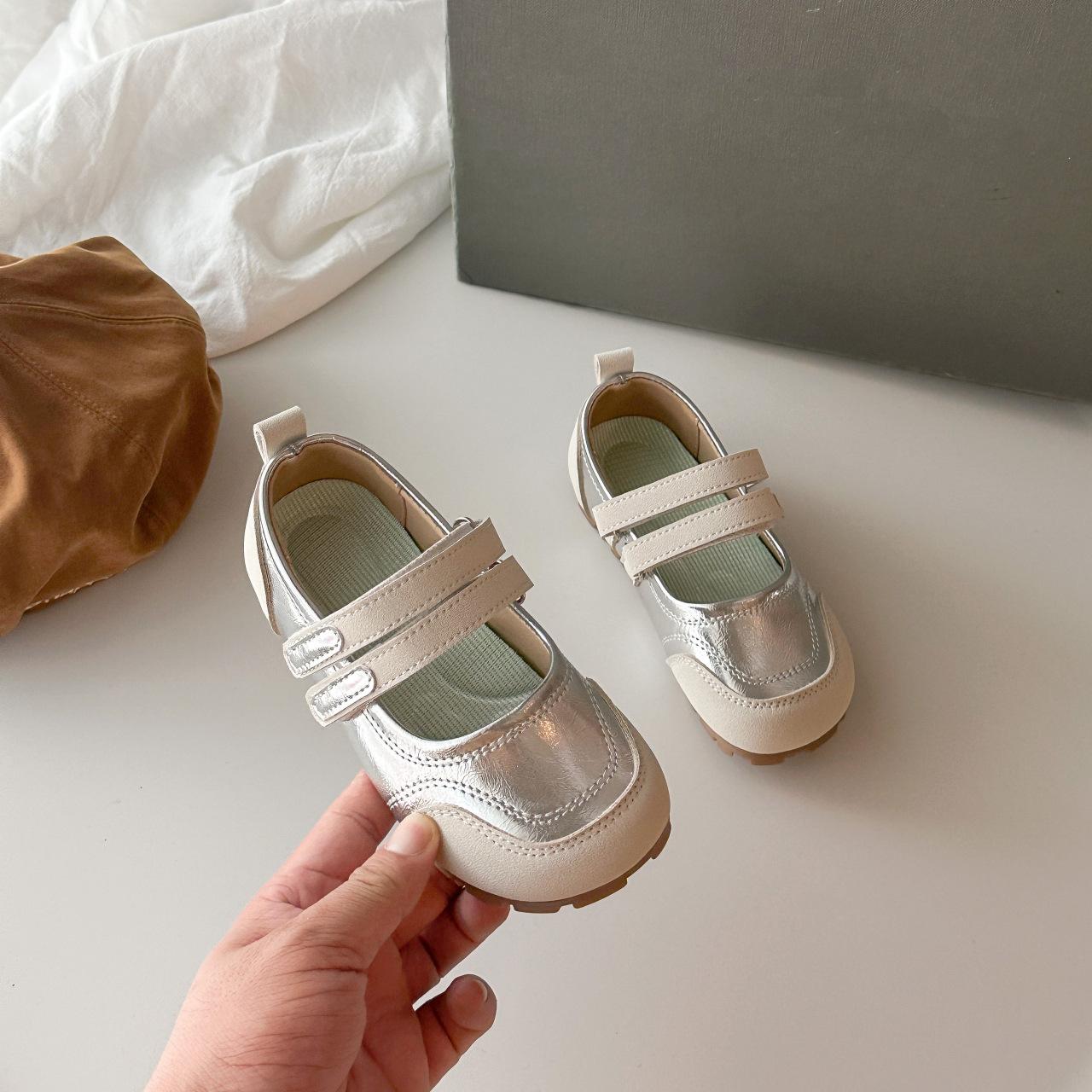 

[Girls Princess Soft Sole Leather Shoes Summer Flats for Dress Casual Ballet Shoes for Toddler Kids] size 23 серебряный