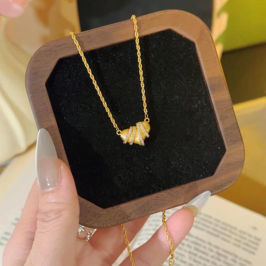 Elegant Heart Bow Pearl Necklace for Women - Non-fading, High-End, Versatile, New Style