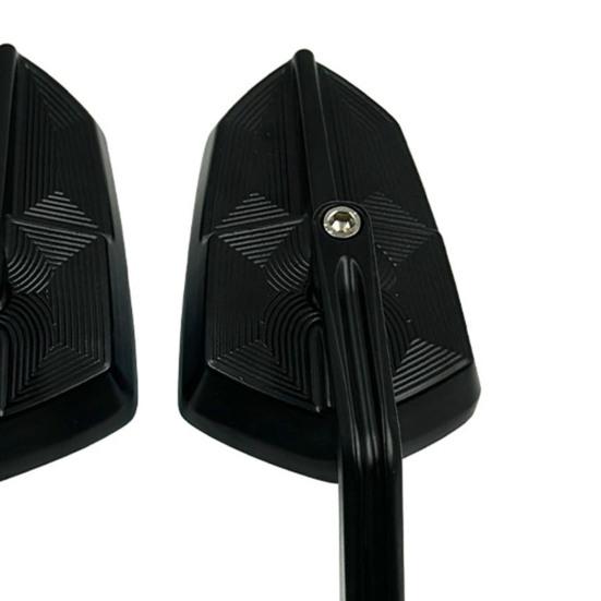 1 pár motocyklových zpětných zrcátek Odolná konstrukce Nastavitelný design Univerzální uchycení Jednoduchá instalace Zrcátka pro boční pohled na řídítka