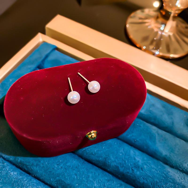 Simple and versatile retro pearl earrings Korean niche design sense small stud earrings sweet earrings women