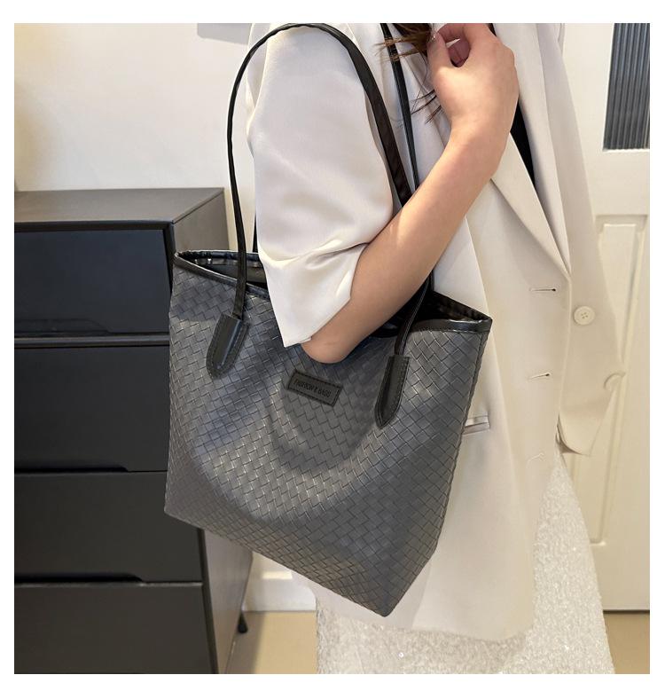 Women's Large Capacity Checkered Shoulder Tote Bag 2025 - Small, Stylish, Hot Selling Commute Bag