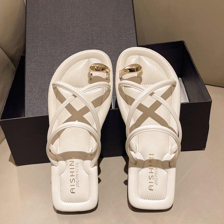 Internet celebrity flat bottom sandals women 2024 summer new set of toes to wear casual outdoor slippers square head beach drag