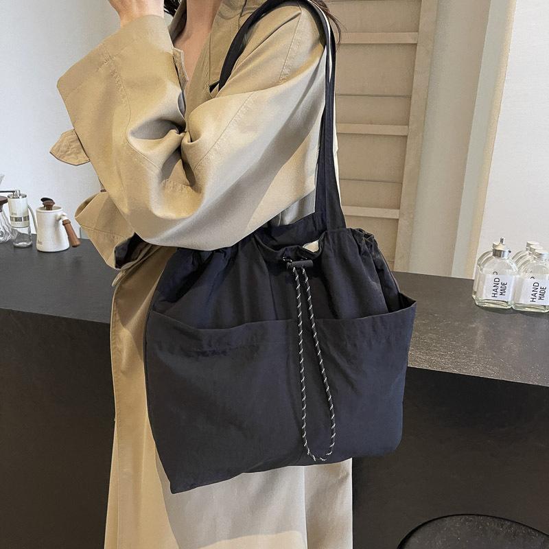 Женская сумка через плечо большой вместимости — фото 7