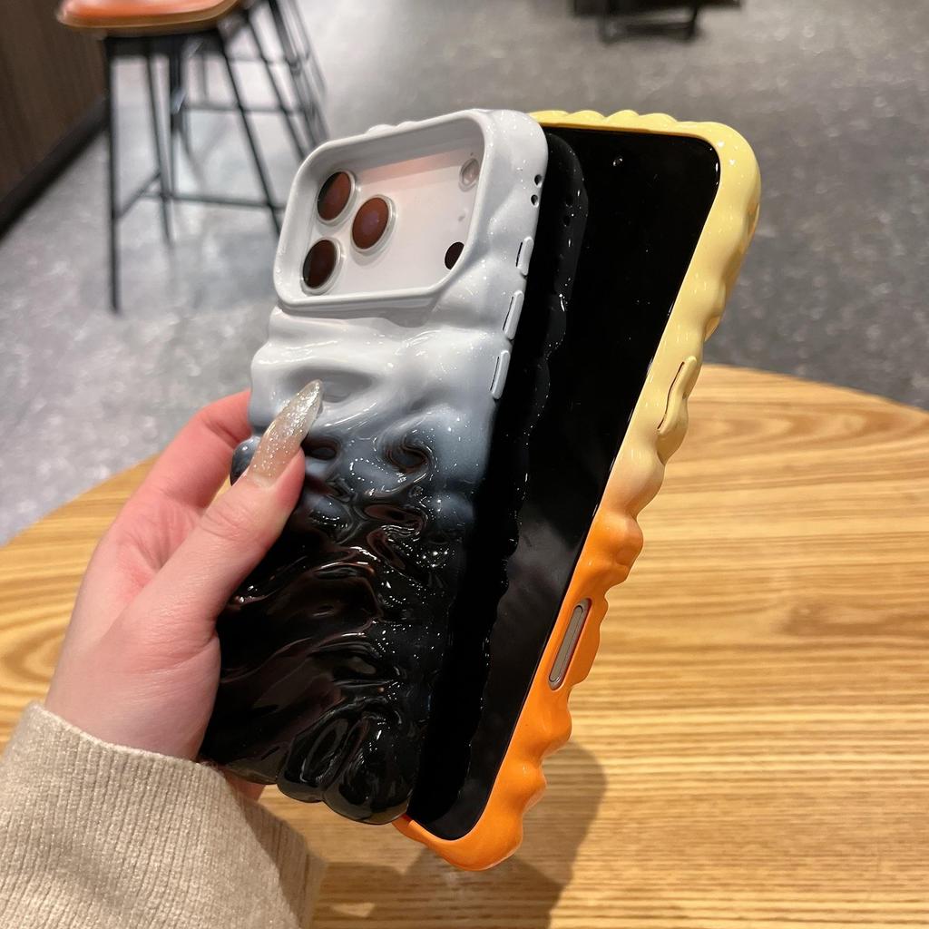 iPhone 16 Pro Max/17 Gradient 3D Pleated Texture Case