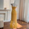 Elegantes Fischgräten-Netzkleid im französischen Stil: Eng anliegendes Abendkleid mit Trägern
