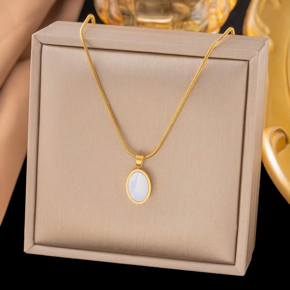 High-End European-American Retro Geometric Oval Shell Pendant Necklace