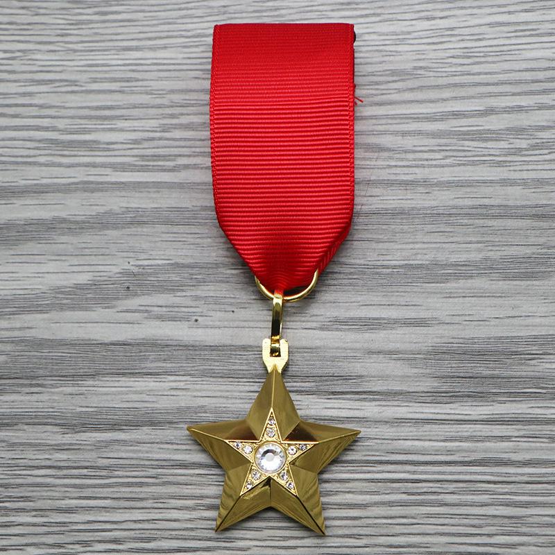 В наличии Советский набор медаль Маршала «Золотая Звезда» и брошь