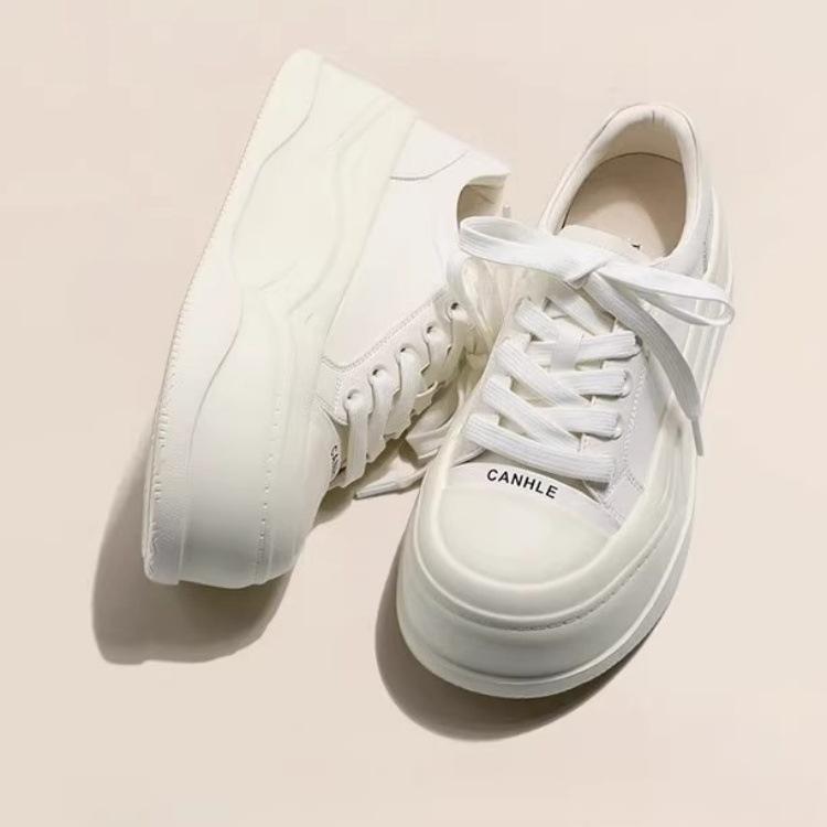 Korean retro style little white shoes 2025 spring new big head bread shoes gentle and versatile sports and leisure board shoes